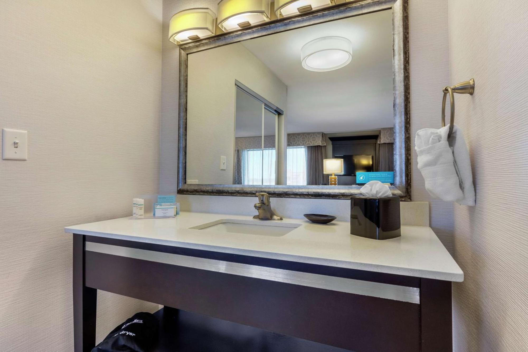 Hampton Inn And Suites Columbus, Ms מראה חיצוני תמונה